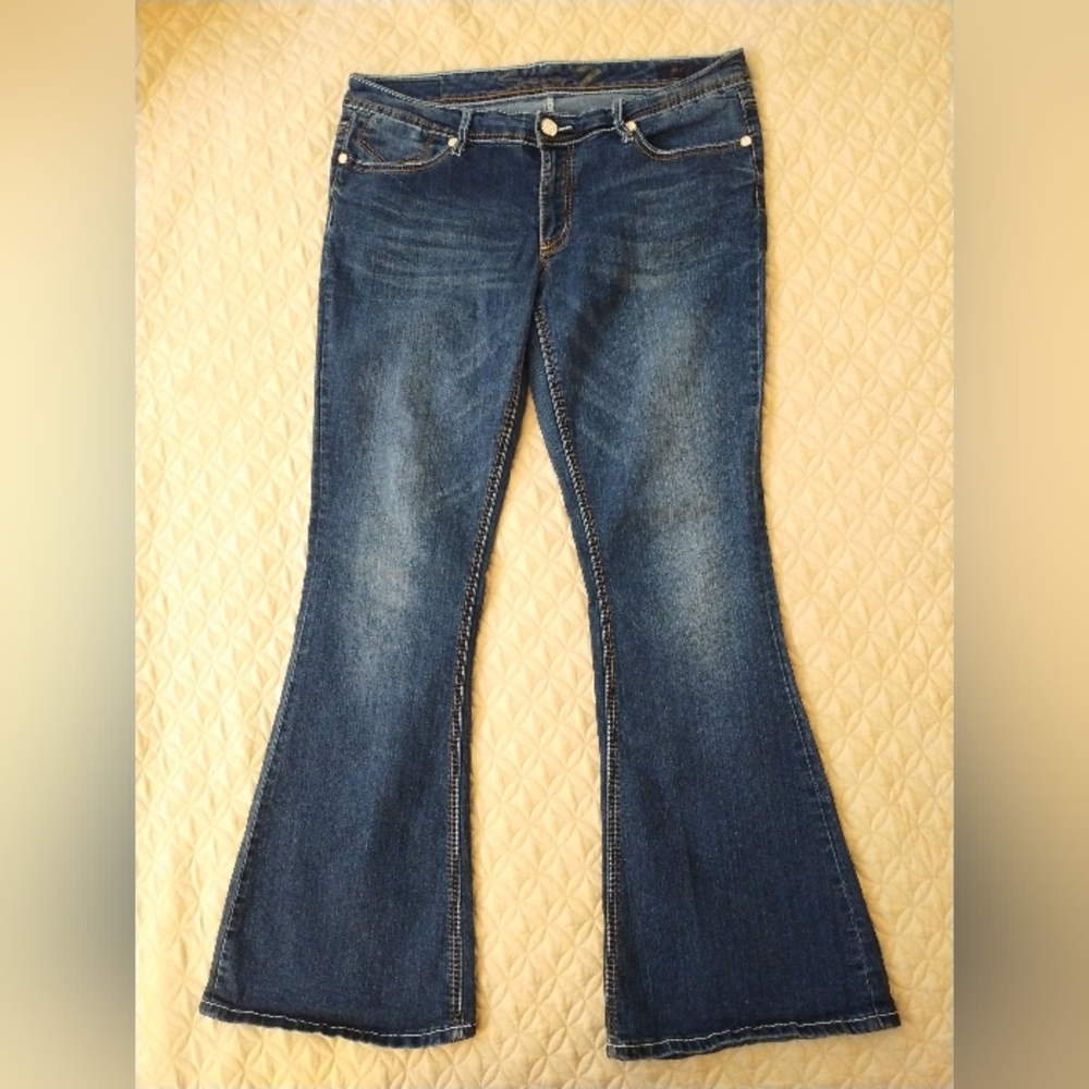 Seven7 Flare Leg Jeans Dark Wash Embroidered Pockets Women's Size 14